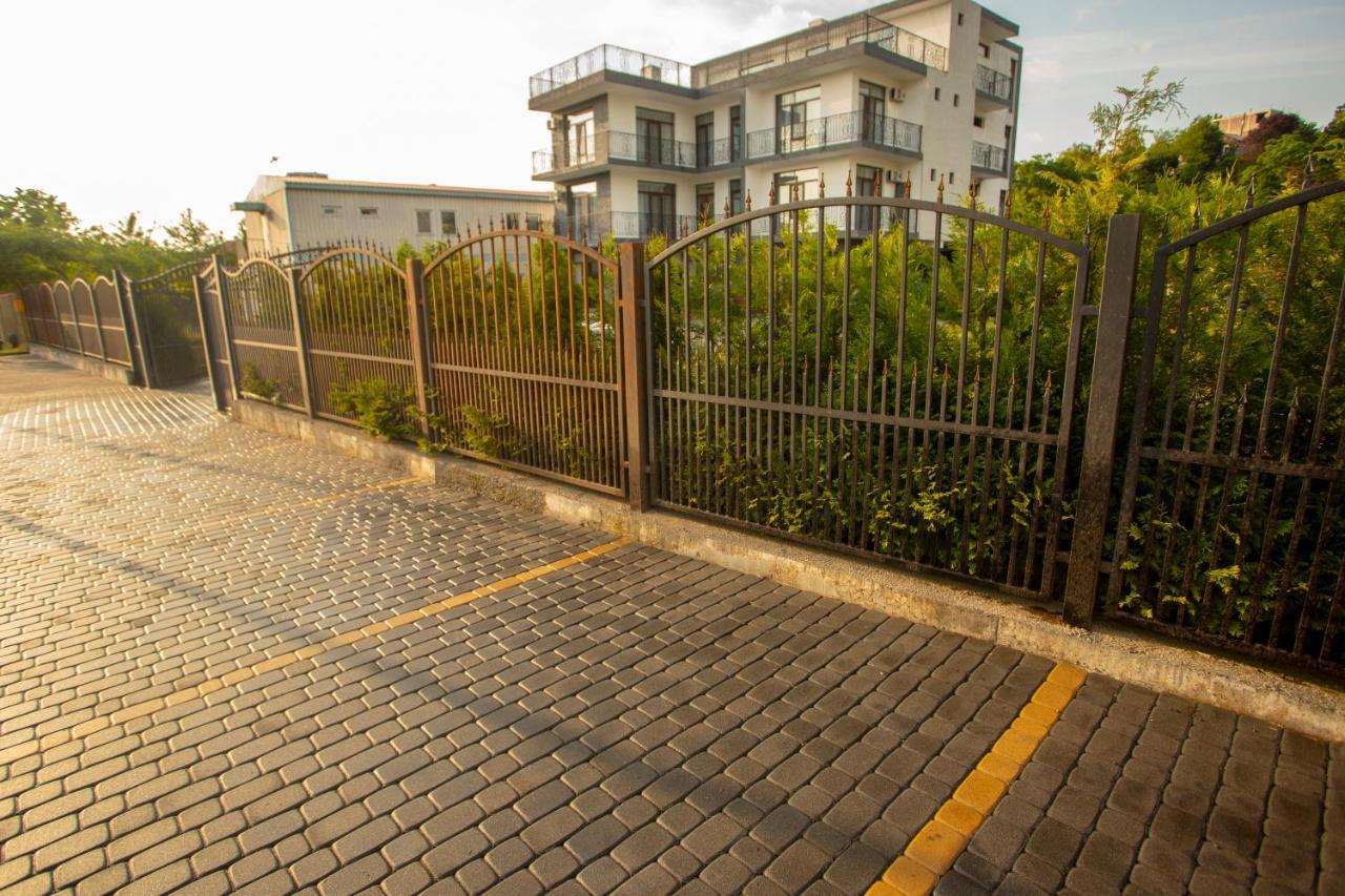 Pollux Μπατούμι Εξωτερικό φωτογραφία